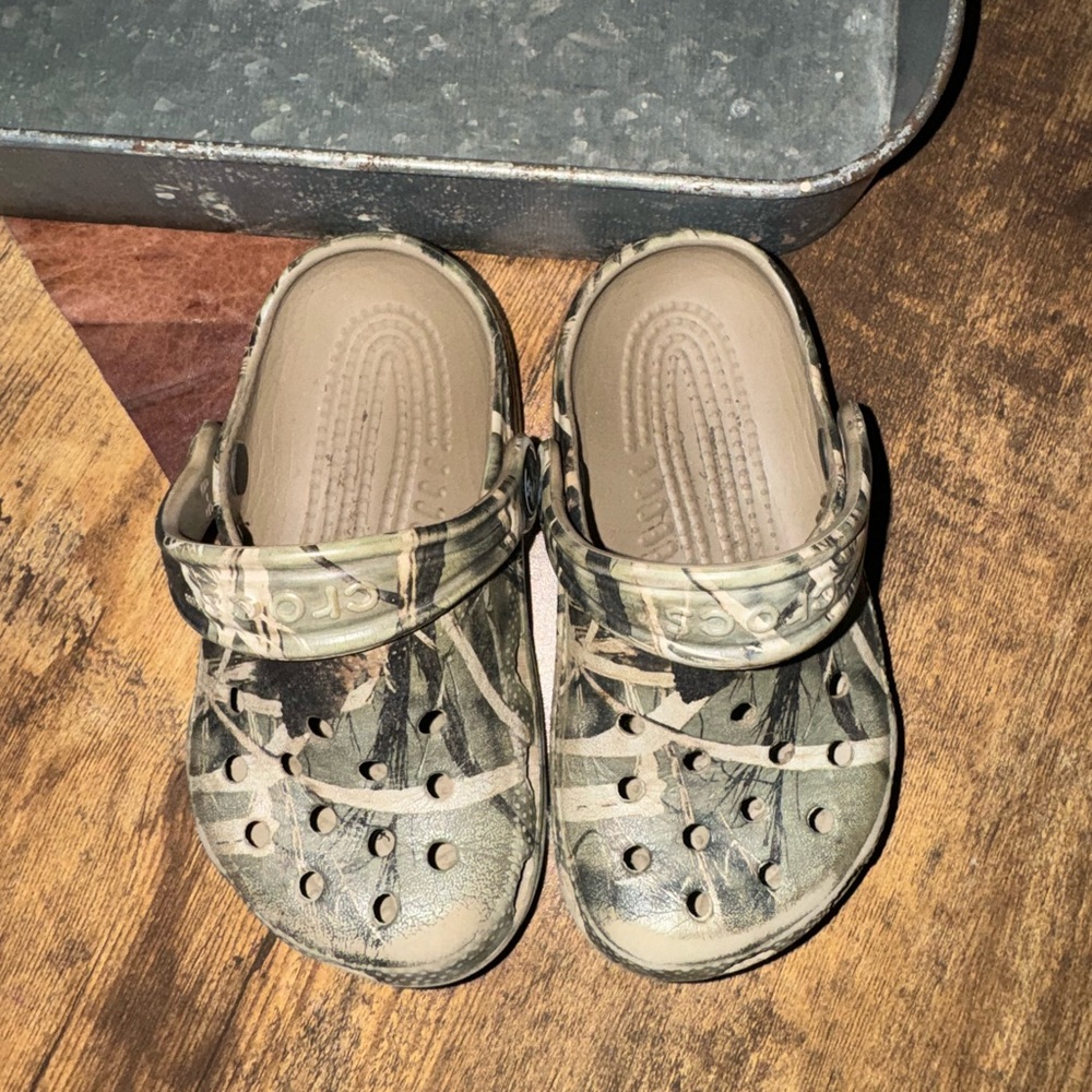 CROCS Kids Camouflage Sandals - Picture 3 of 3